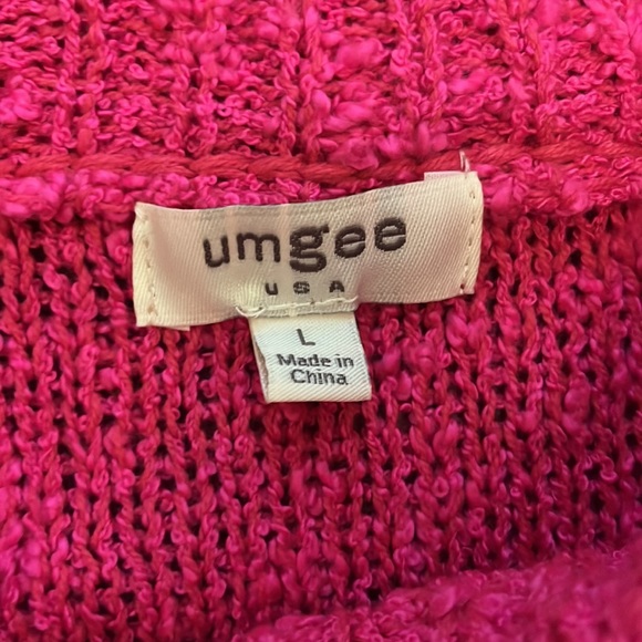 Umgee hot pink sweater with shoulder cut outs size large - Picture 4 of 7